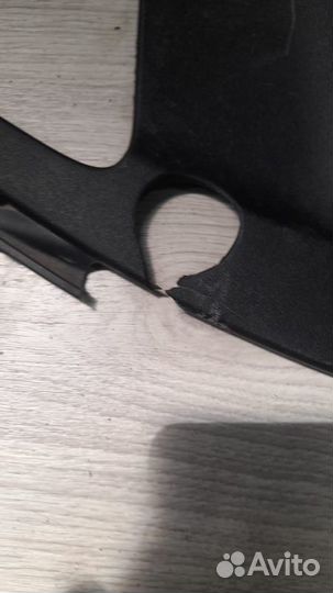 Накладка замка капота правая Bmw 5 G 30 С 2017 По