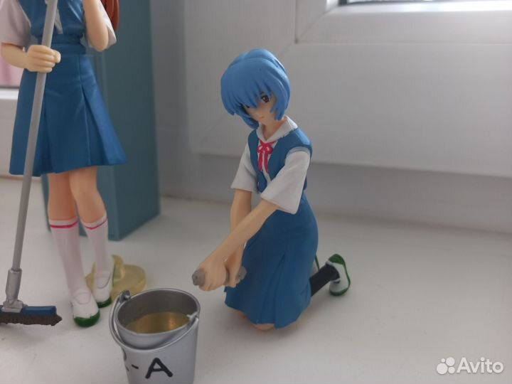 Много фигурок по Евангелиону