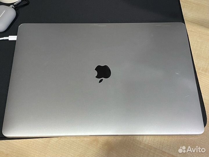 Apple Macbook pro 15.6 2017 года