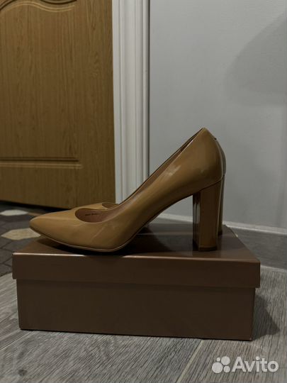 Бежевые туфли Carlo Pazolini