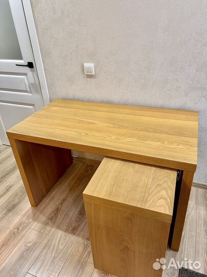 Письменный стол IKEA мальм