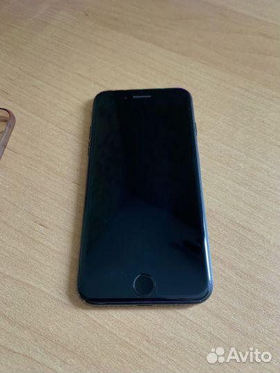 Телефон iPhone 7