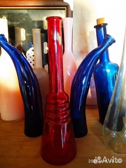 Бутылки коллекционные из цветного стекла