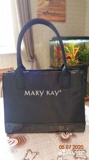 Белый клатч Mary Kay