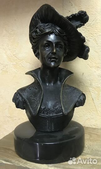 Старинная бронзовая статуэтка Дама