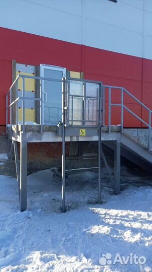 Вертикальный электрический пандус для инвалидов