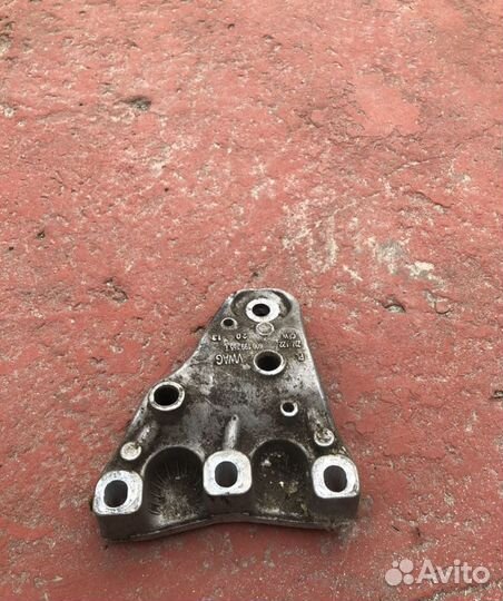 Кронштейн крепления двигателя VW Volkswagen polo 5