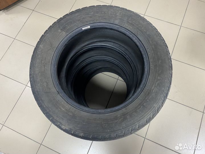 Goodyear Ice Navi Zea 215/60 R16