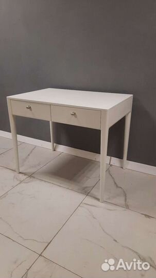 Стол туалетный