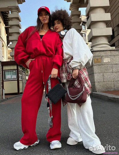 Будь в тренде: стильный спортивный костюм