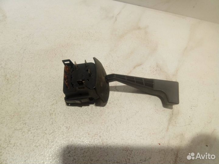 Переключатель поворотов Opel Kadett 90221174