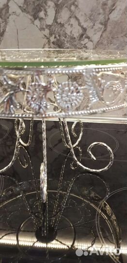 Тортница на ножке