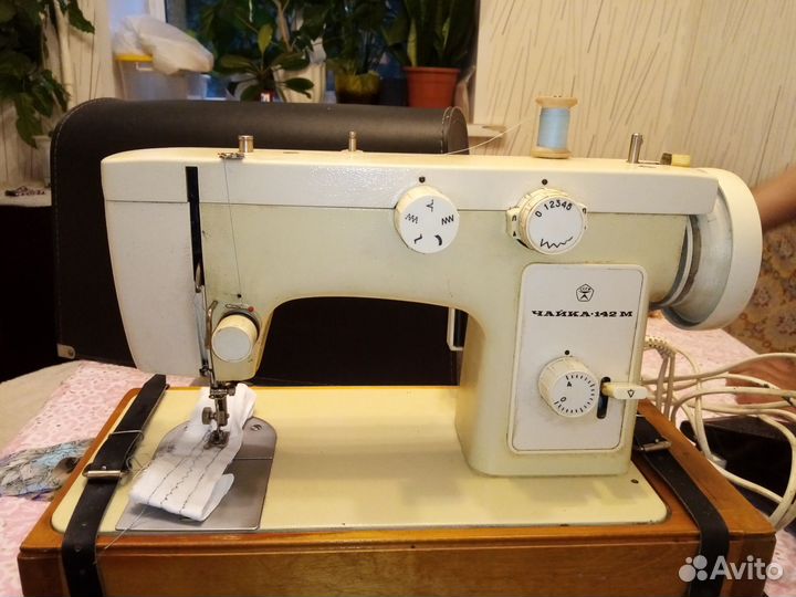Швейная машинка чайка 142м
