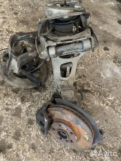 Цапфа,поворотный кулак Peugeot 407 Пежо 407