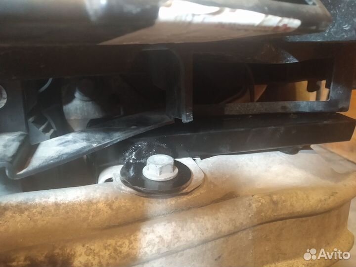 Анти-зазор фар и бампера Renault Megane 2. Крепёж