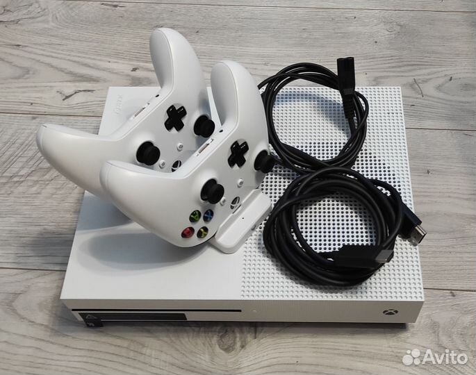 Игровая приставка Xbox One S 1Tb