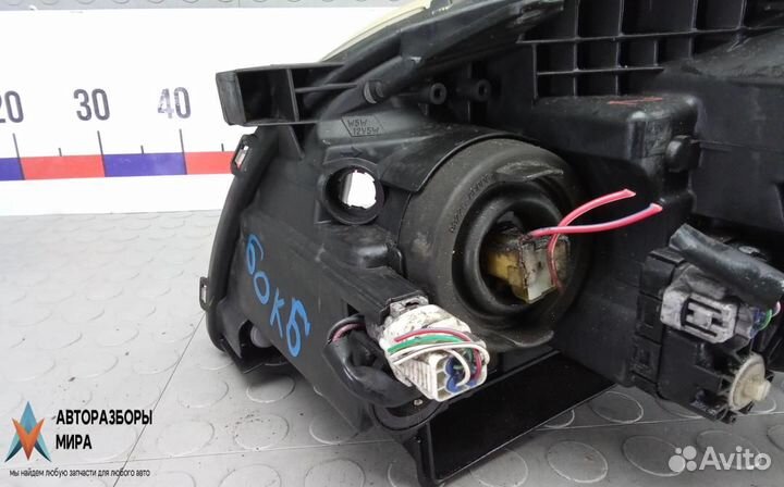 Фара правая Toyota Avensis 2 (T250) 2005