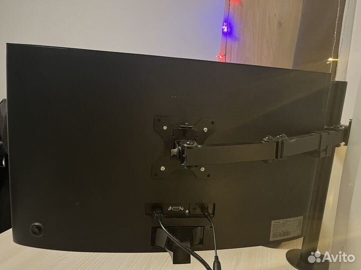 Монитор Samsung 27' изогнутый