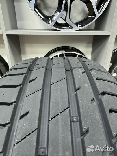 Delinte DS7 Sport 275/40 R22 108Y