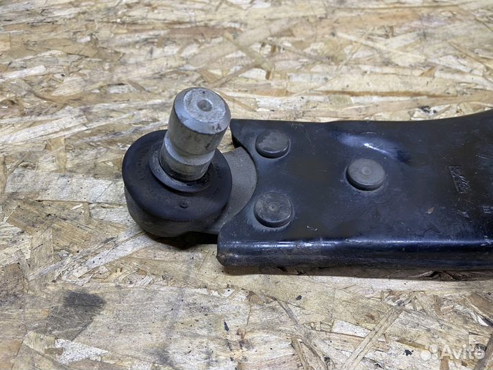 Передний правый рычаг Volvo V40