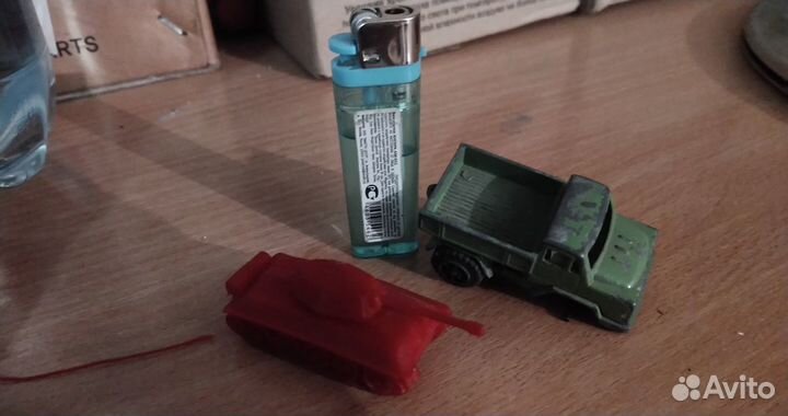 Пластиковый танчик и металлический грузовичок.СССР