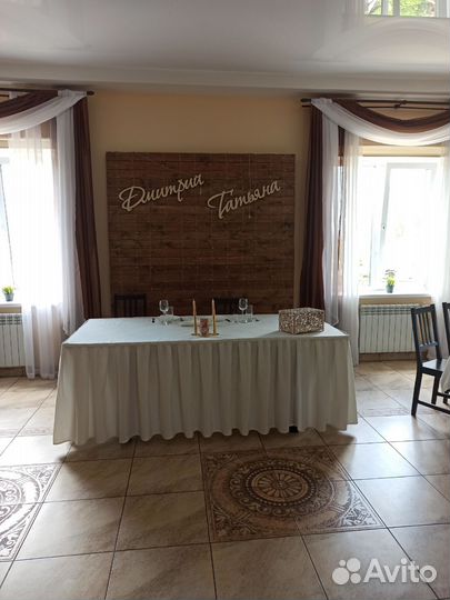 Оформление в стиле рустик. Фотозона деревянная