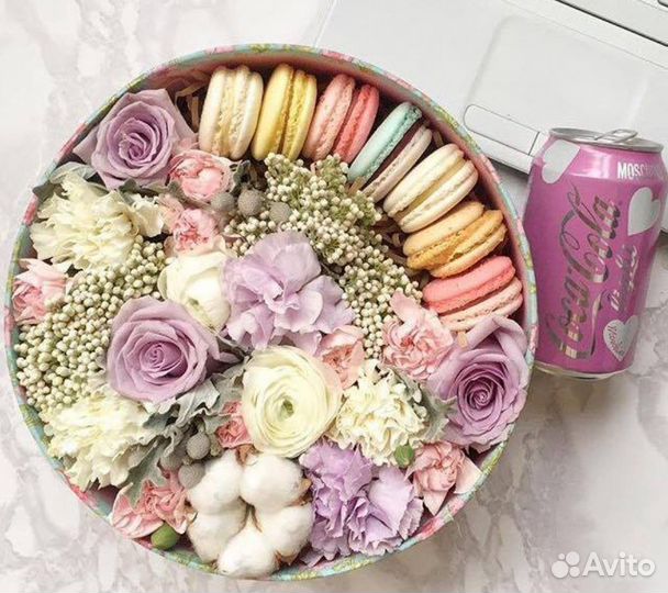 Букет цветов и конфет