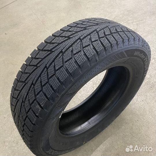 Hankook Winter I'Cept iZ 2 W616 215/55 R17 98T