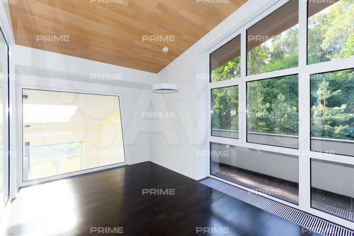 Дом 710 м² на участке 32 сот.