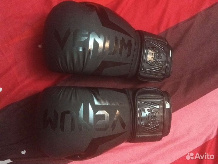 Боксерские перчатки