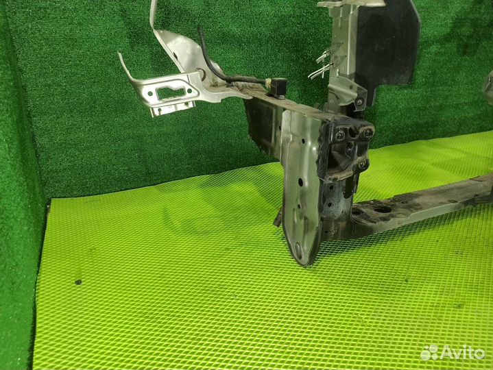 Рамка радиатора Toyota Noah