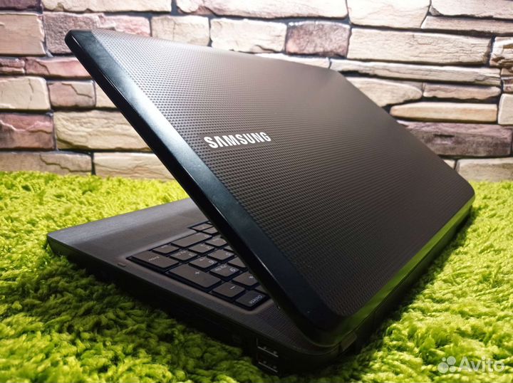 Быстрый Полностью рабочий Samsung 2ядра 4Гб SSD