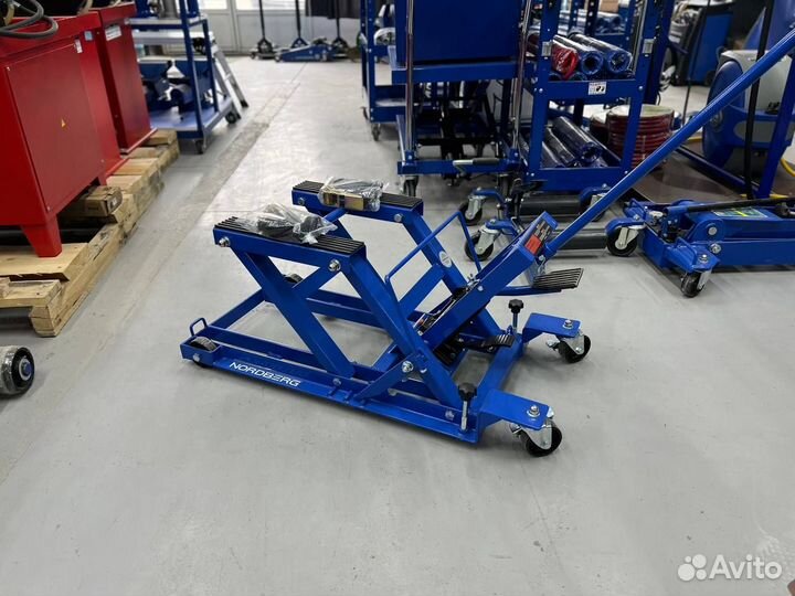 Подкатной мотодомкрат