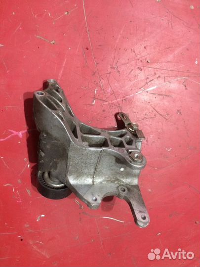 Кронштейн компрессора кондиционера Mitsubishi