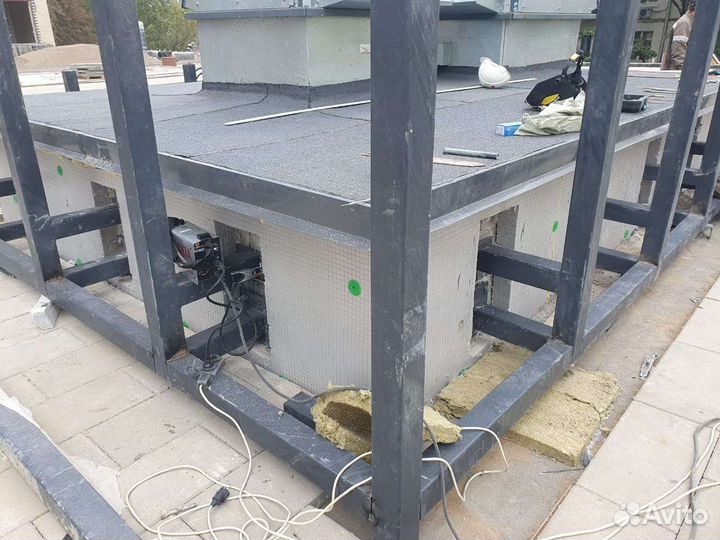 Бригада монтажников металлоконструкций