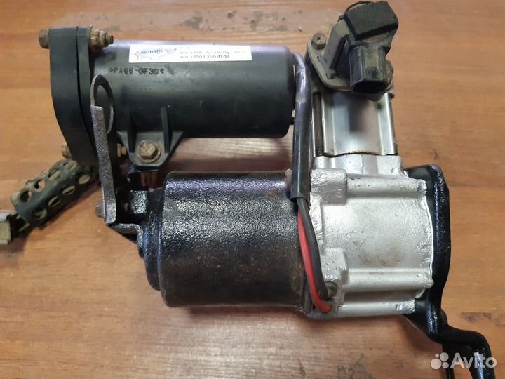 Компрессор пневмоподвески Land Cruiser Prado