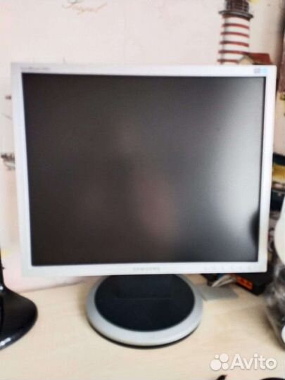 Монитор Samsung