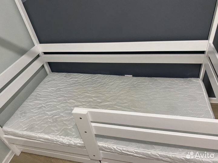 Кроватка домик