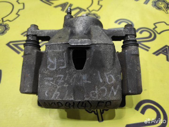 Суппорт передний правый Toyota Vitz NCP91 1nzfe