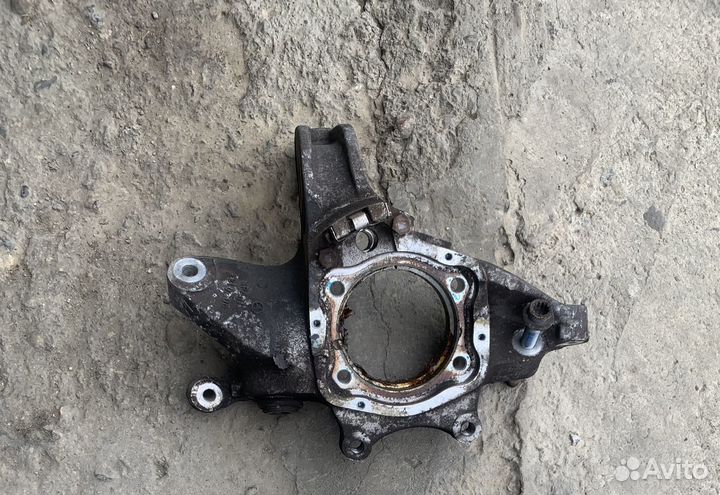 Кулак поворотный задний левый Mercedes w221, w216