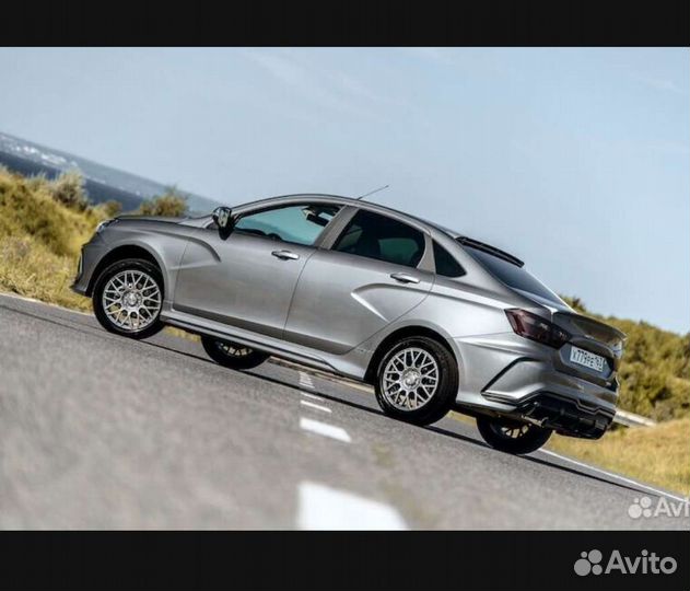 Накладки на пороги vesta