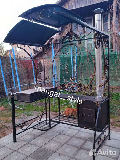 Мангал с крышей