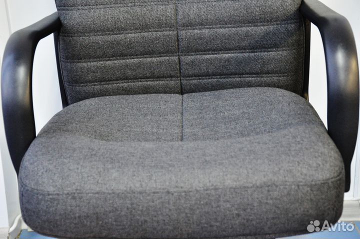 Офисное кресло 