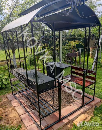 Мангал с крышей