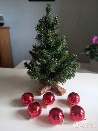 Елка и новогодние украшения