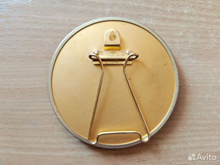 Настольная медаль