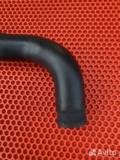 Патрубок радиатора нижний АКПП Mitsubishi Carisma