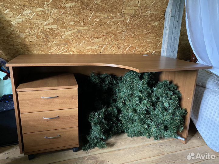 Письменный(компьютерный) стол с тумбой