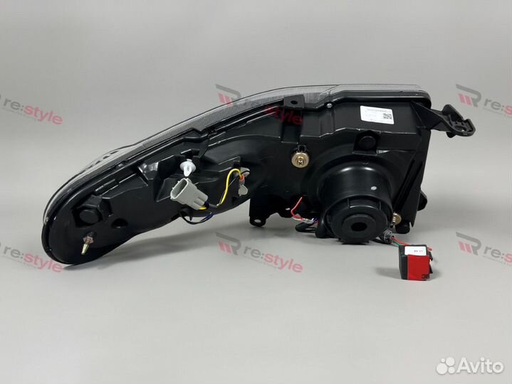 Фары+решетка Toyota FJ Cruiser Vland U2808