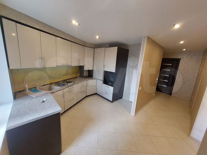 3-к. квартира, 73 м², 3/10 эт.